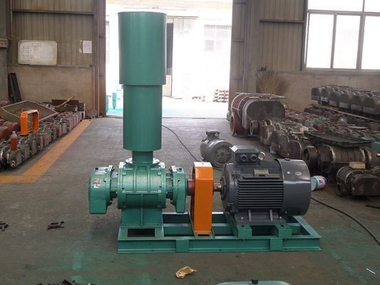 Um pequeno estoque 15hp Modelo 100 Three Lobe Roots Blower com 50-200A Calibre